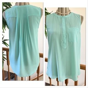 🎉HP🎉NWOT NYDJ Pin Tuck Blouse Size SP